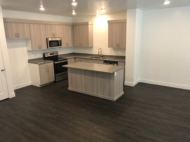 Building Photo - 417 W 40 S