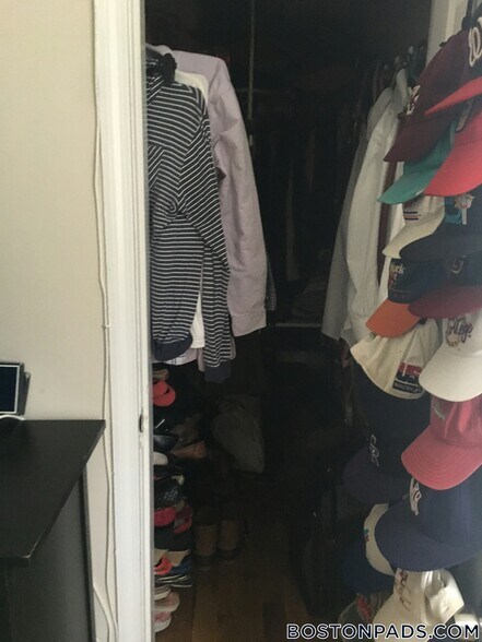 Building Photo - 506 E Broadway