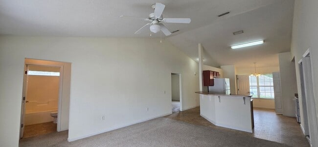 Building Photo - Single Family Home in Grandview