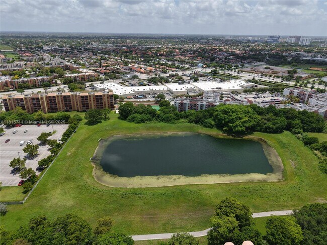 Building Photo - 9340 Fontainebleau Blvd