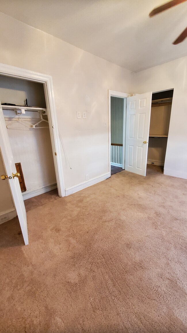 Building Photo - 1926 W Airdrie St