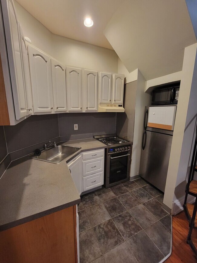 Building Photo - 4619 Cedar Ave