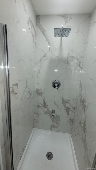 Building Photo - 8 Dee Pl