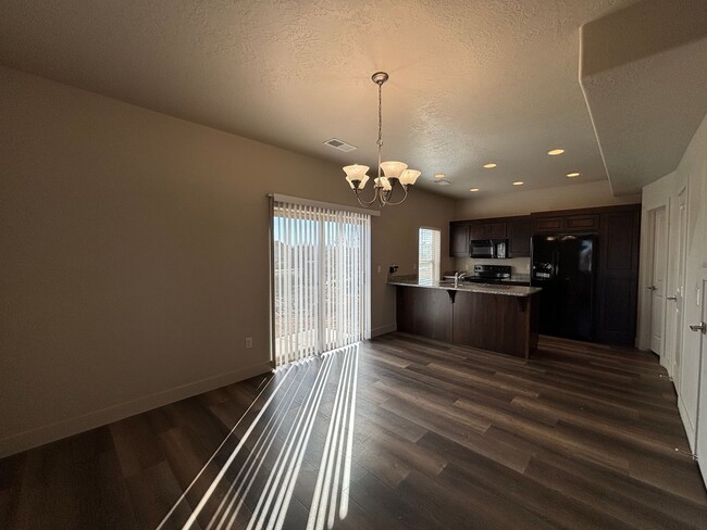 Building Photo - 2675 E 450 N