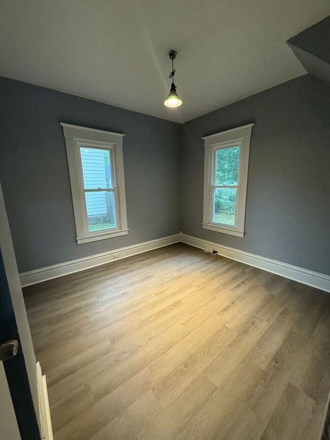 Building Photo - 3 bedroom home in Dowagiac