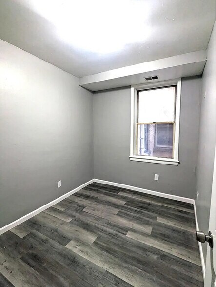 Building Photo - 405-406 N 5th St