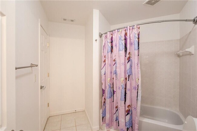 Building Photo - 2870 Roanoke Rd