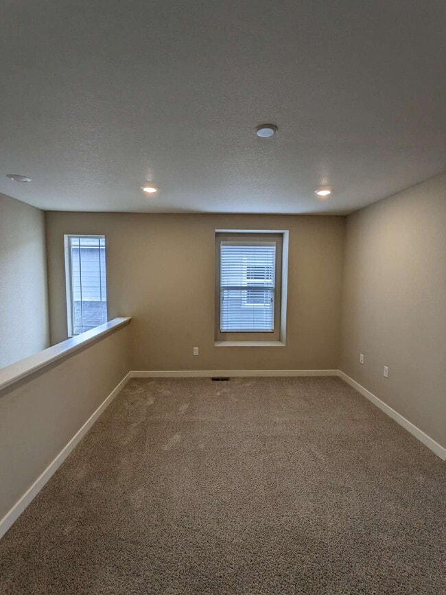 Building Photo - Luxury Open Concept Townhome in Quiet Littleton Neighborhood Complete with Mountain Views!