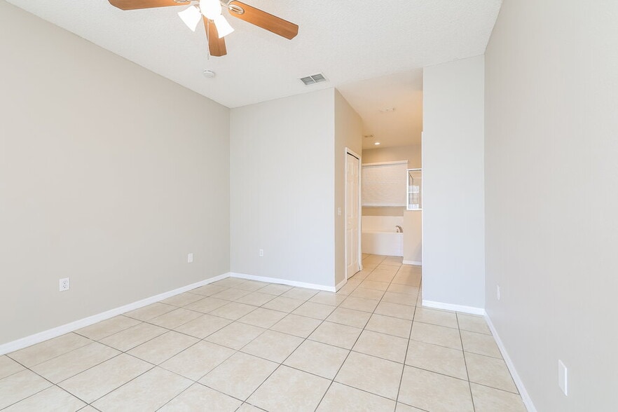 Building Photo - 565 Viceroy Ct
