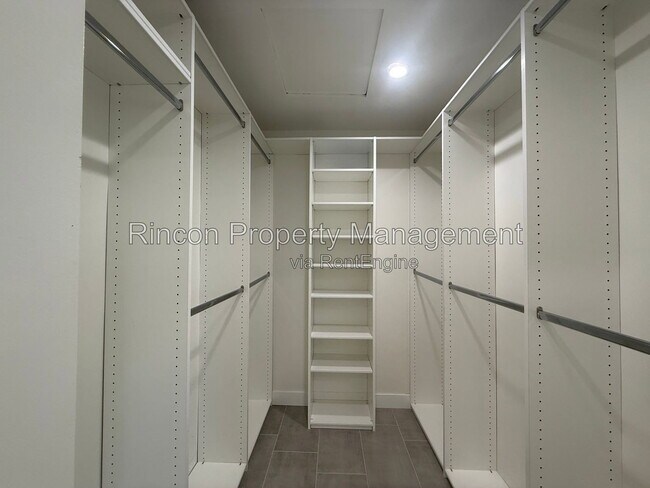 Building Photo - 13106 Knotty Pine St