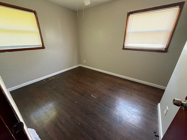 Building Photo - 457 Shepley Dr