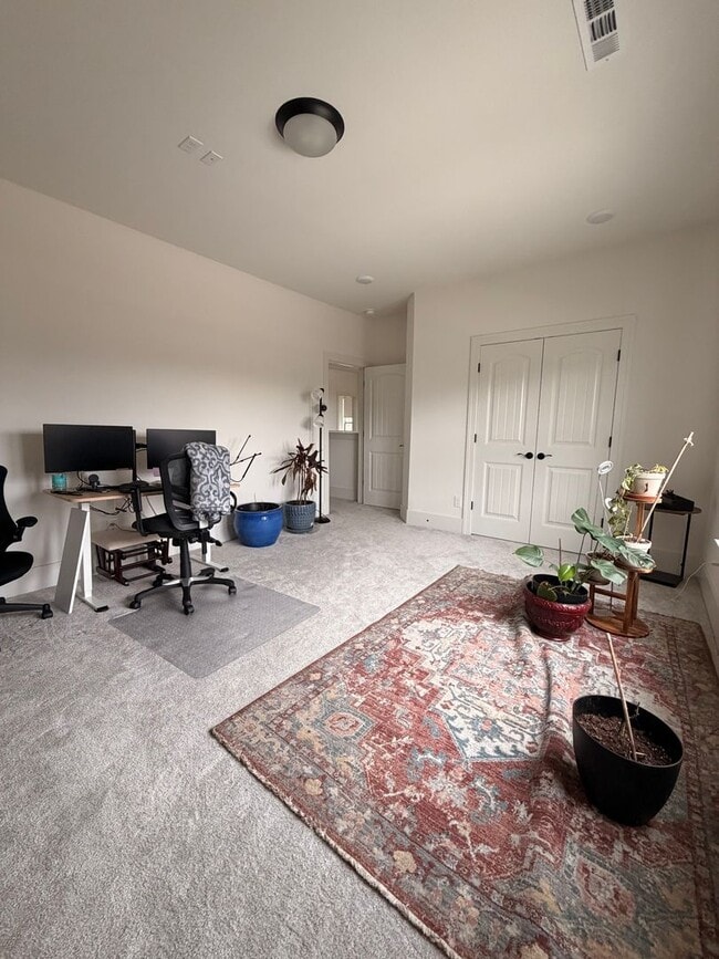 Building Photo - Spacious 5-Bedroom House in Cave Springs, AR