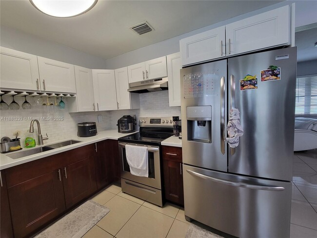 Building Photo - 6930 SW 12th St