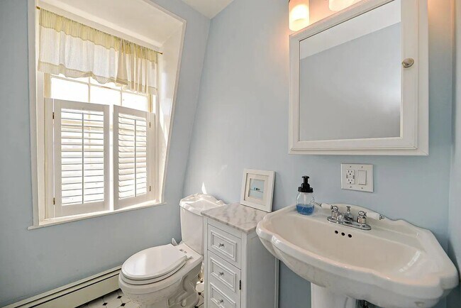 Building Photo - Portsmouth NH