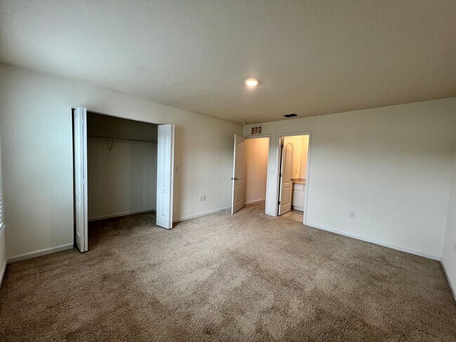 Building Photo - *COMING SOON* - 3/2.5 Townhome in Bridgewater Community