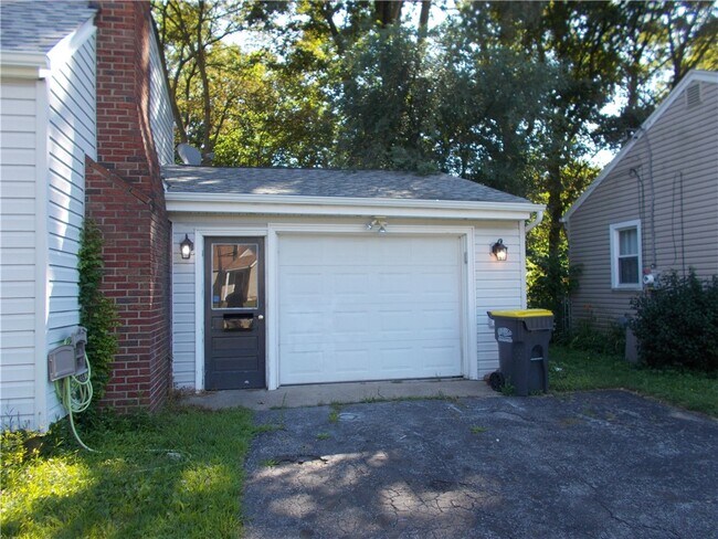 Building Photo - 70 Woodhill Dr