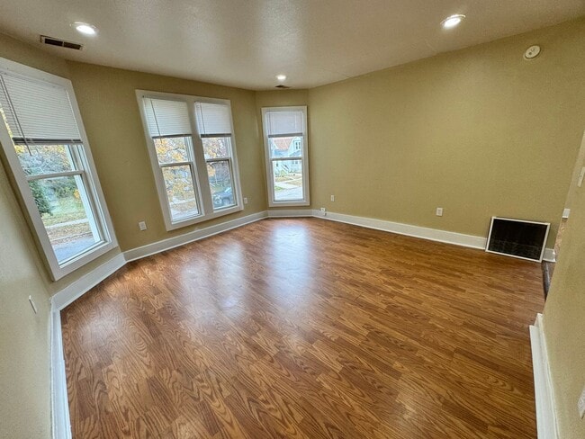 Building Photo - 1565 Jermain Dr