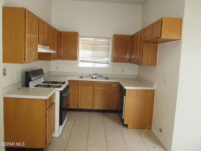Building Photo - 538 Olmeca Dr