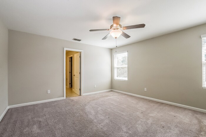 Building Photo - 2640 Island Walk Dr
