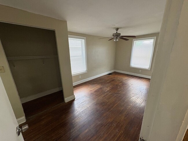 Building Photo - 556 Wrexham Ave