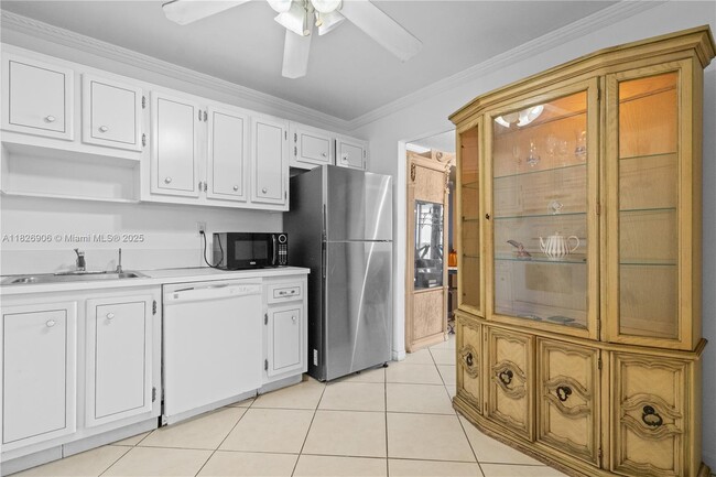 Building Photo - 18081 Biscayne Blvd