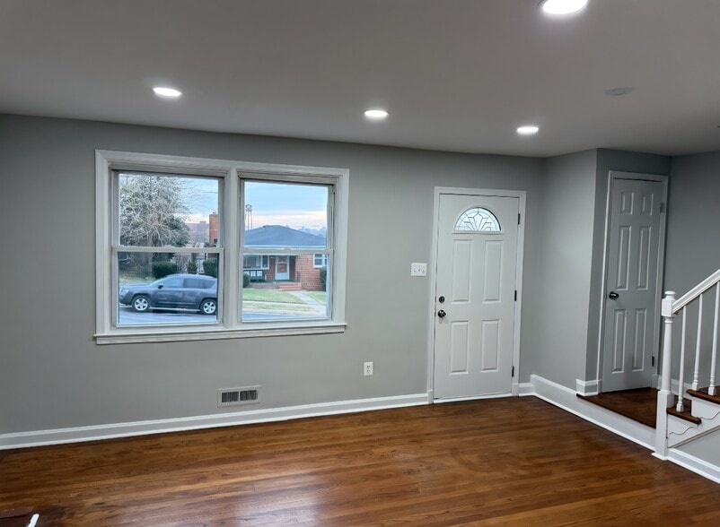 Building Photo - 1897 August Ave