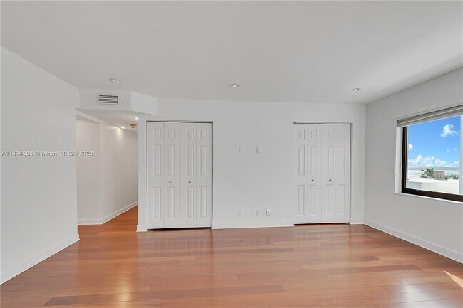 Building Photo - 5415 Collins Ave