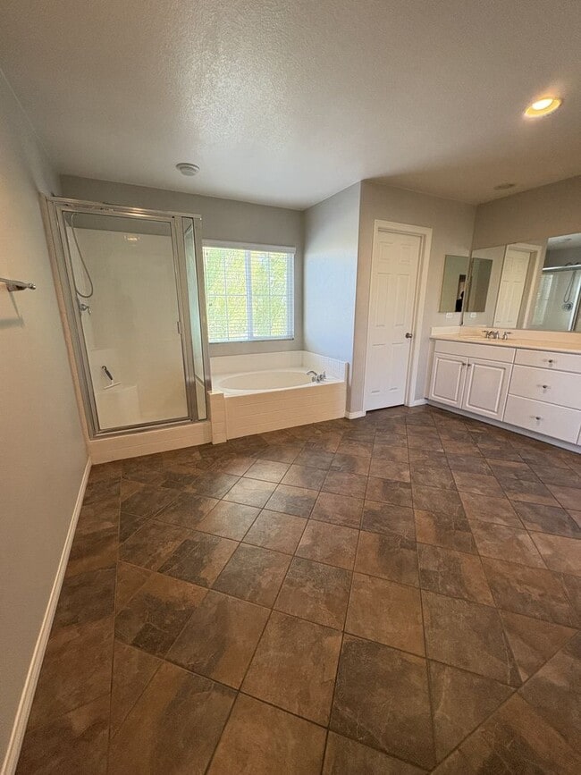 Building Photo - 4 Bed 3 Bath Home for Rent in Murrieta