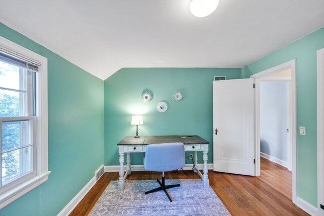Building Photo - Charming 2 Bed 2 Bath House in the Heart of Madison - Fully Furnished!