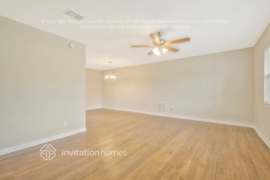 Building Photo - 8519 Lamanto Ave N