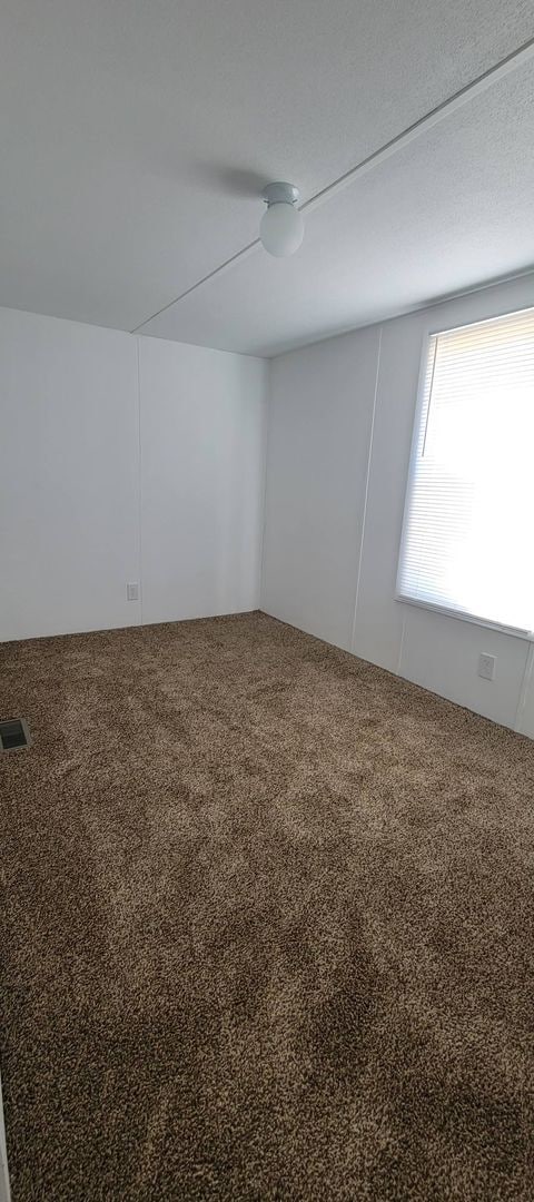 Building Photo - Ready to Move in