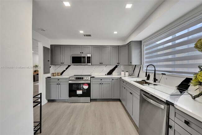 Building Photo - 2101 N 15th Ave
