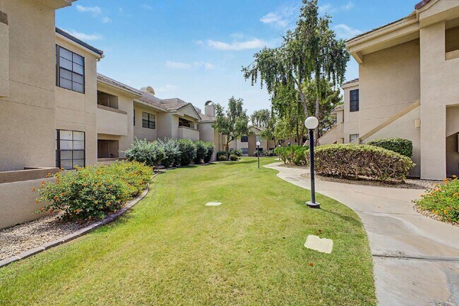 Building Photo - 6885 E Cochise Rd