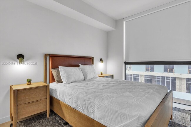 Building Photo - 11 NE 6th St