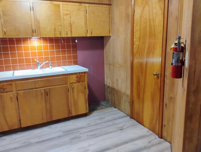 Building Photo - 955 6th Ave E