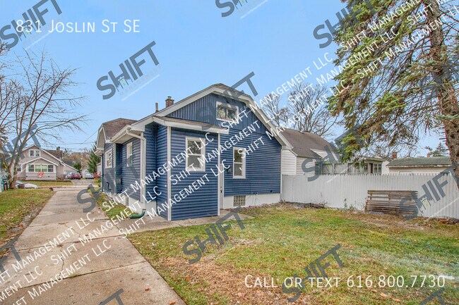 Building Photo - 831 Joslin St SE