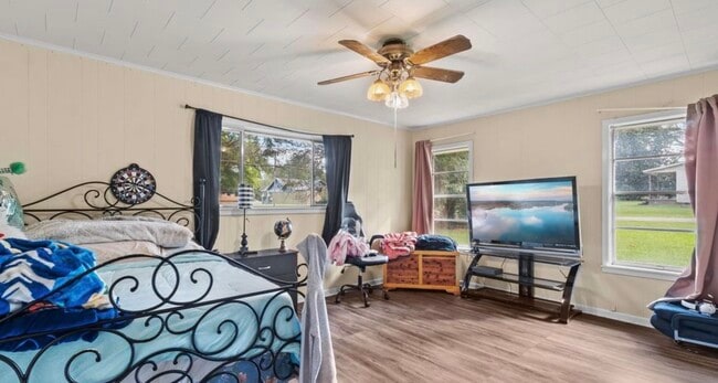 Building Photo - 308 SW Johnson St