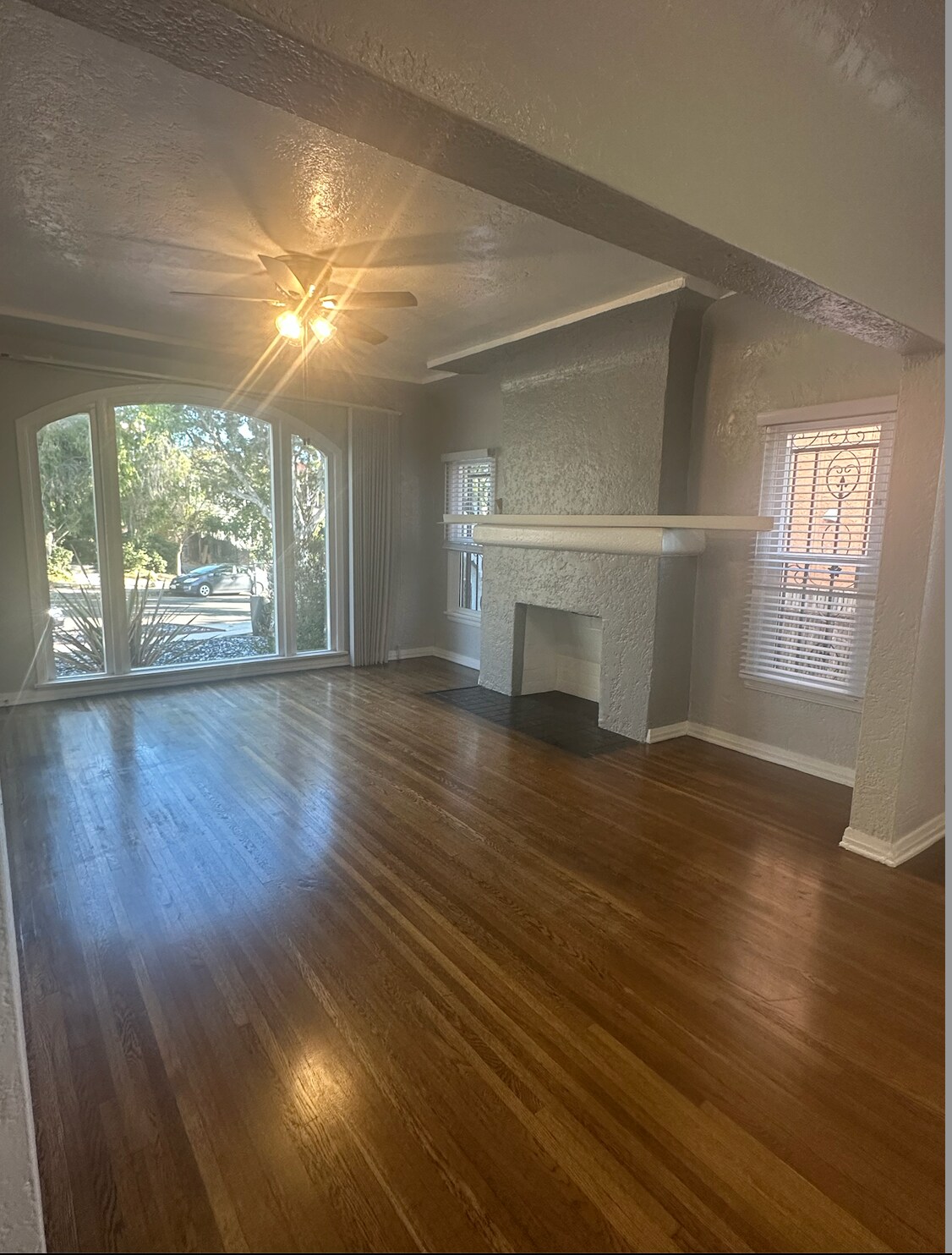 Building Photo - 1031 S Orange Dr