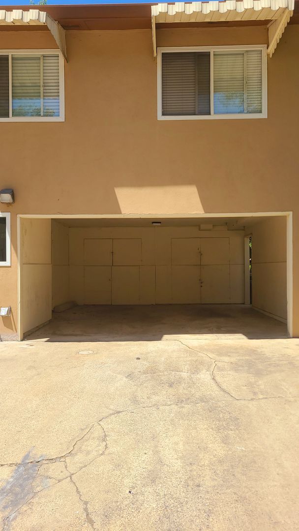 Building Photo - Beautifully Maintained Condo w/ Pool Access!