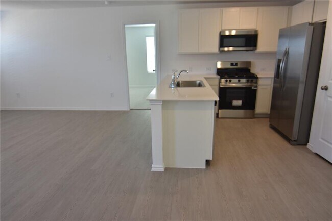 Building Photo - 275 Bugbee