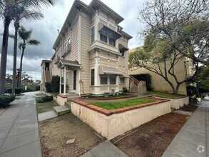 Building Photo - Vintage Charm in Cortez Hills!