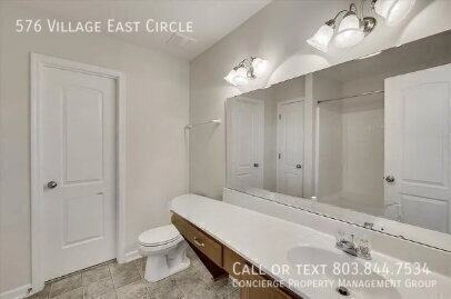 Building Photo - 576 Village E Cir