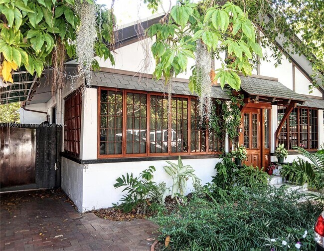 Primary Photo - 2770 Shipping Ave