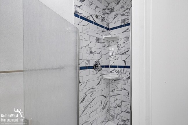 Building Photo - Charming 2Bdm 2Ba Apartment in Mission Hills - MI Special