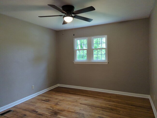 Building Photo - 3415 Hartford Dr