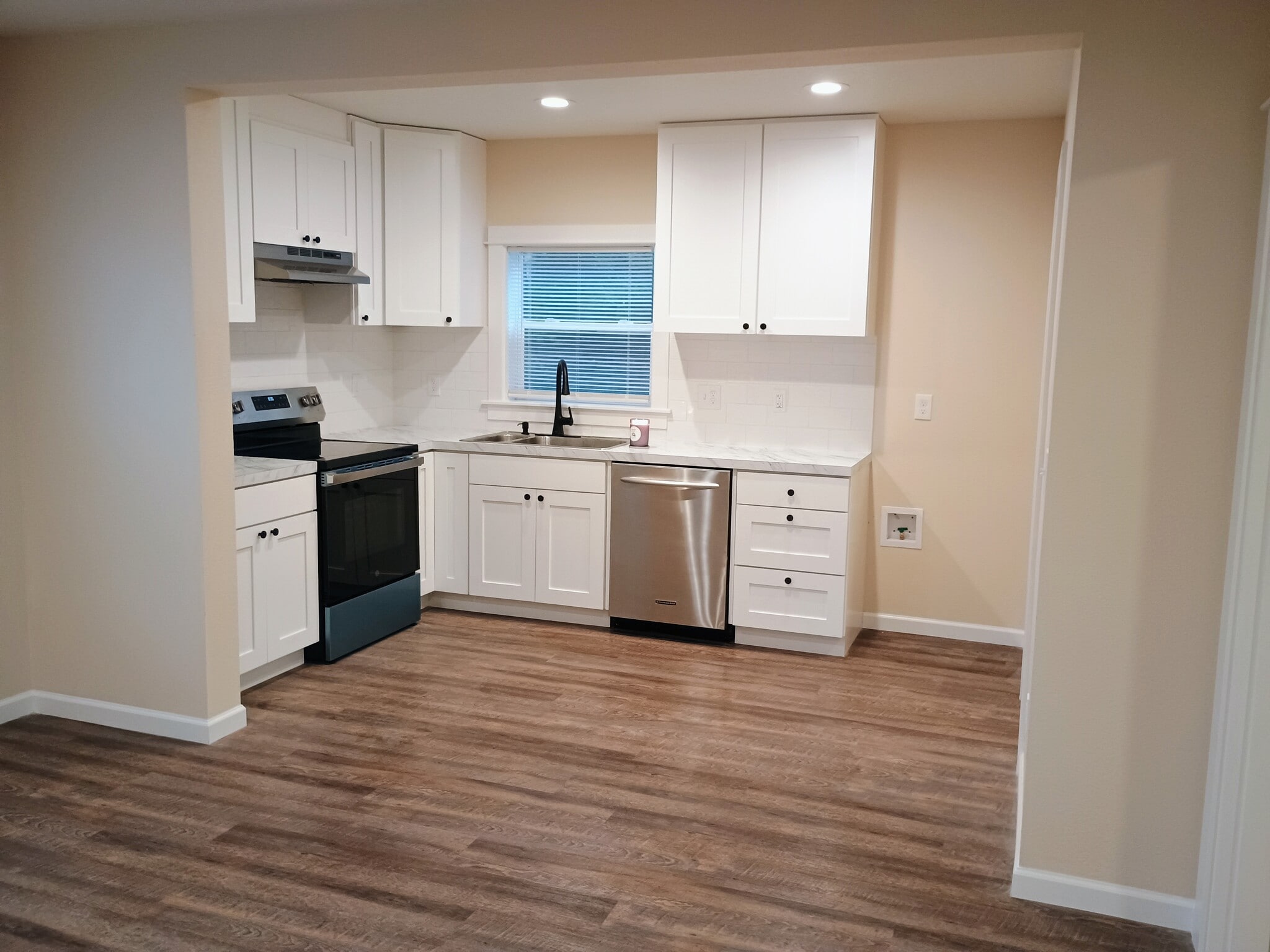 Building Photo - 642 Weed Ave