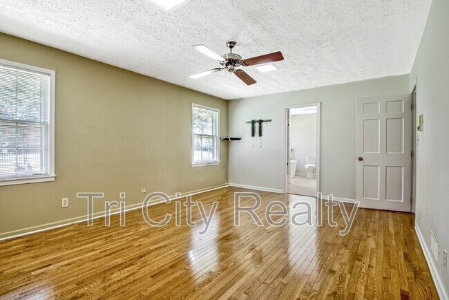 Building Photo - 630 Hawthorne Pl