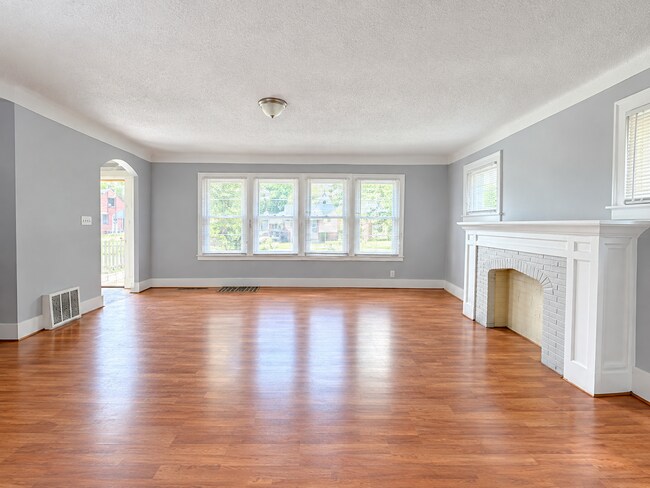 Building Photo - 4368 Buckingham