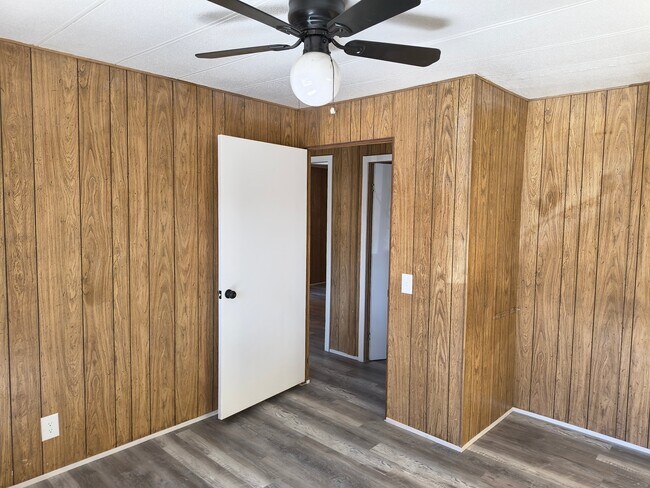 Building Photo - 35468 E Kings Canyon Rd