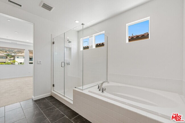 Building Photo - 20705 Butternut Cir